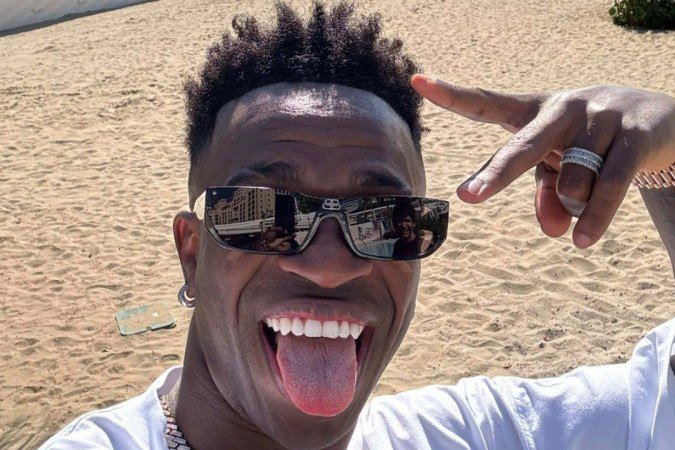 Vini Jr. é exposto por modelo após fotos nu: 'Maníaco' -  (crédito: Reprodução/Instagram)