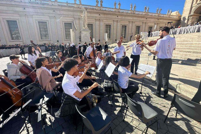 A turnê internacional Concertos pela Paz ocorreu na Praça São Pedro, a principal do Vaticano -  (crédito: Imagem cedida ao Correio Braziliense)