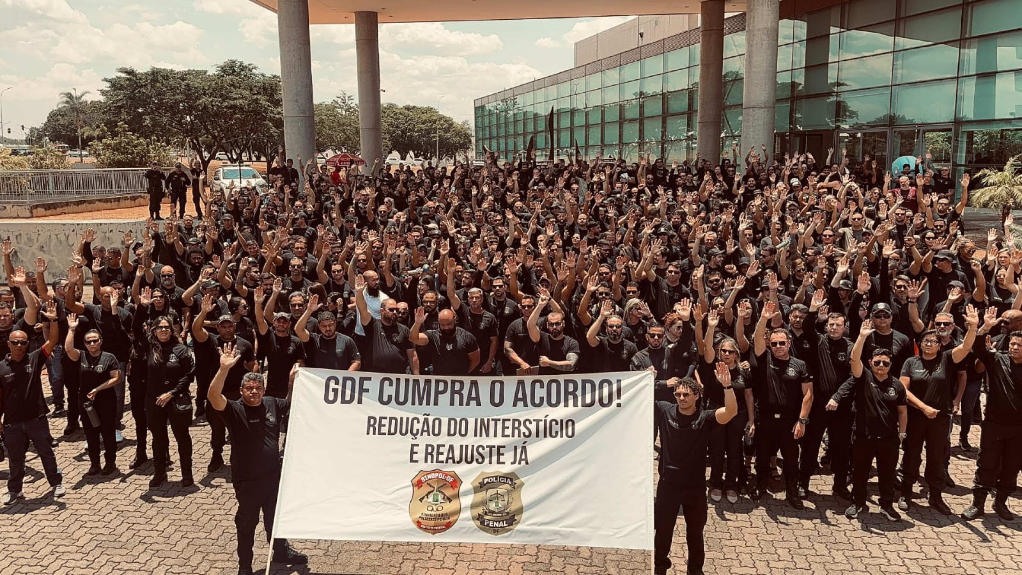 Policiais penais mantêm paralisação após descumprimento de acordo