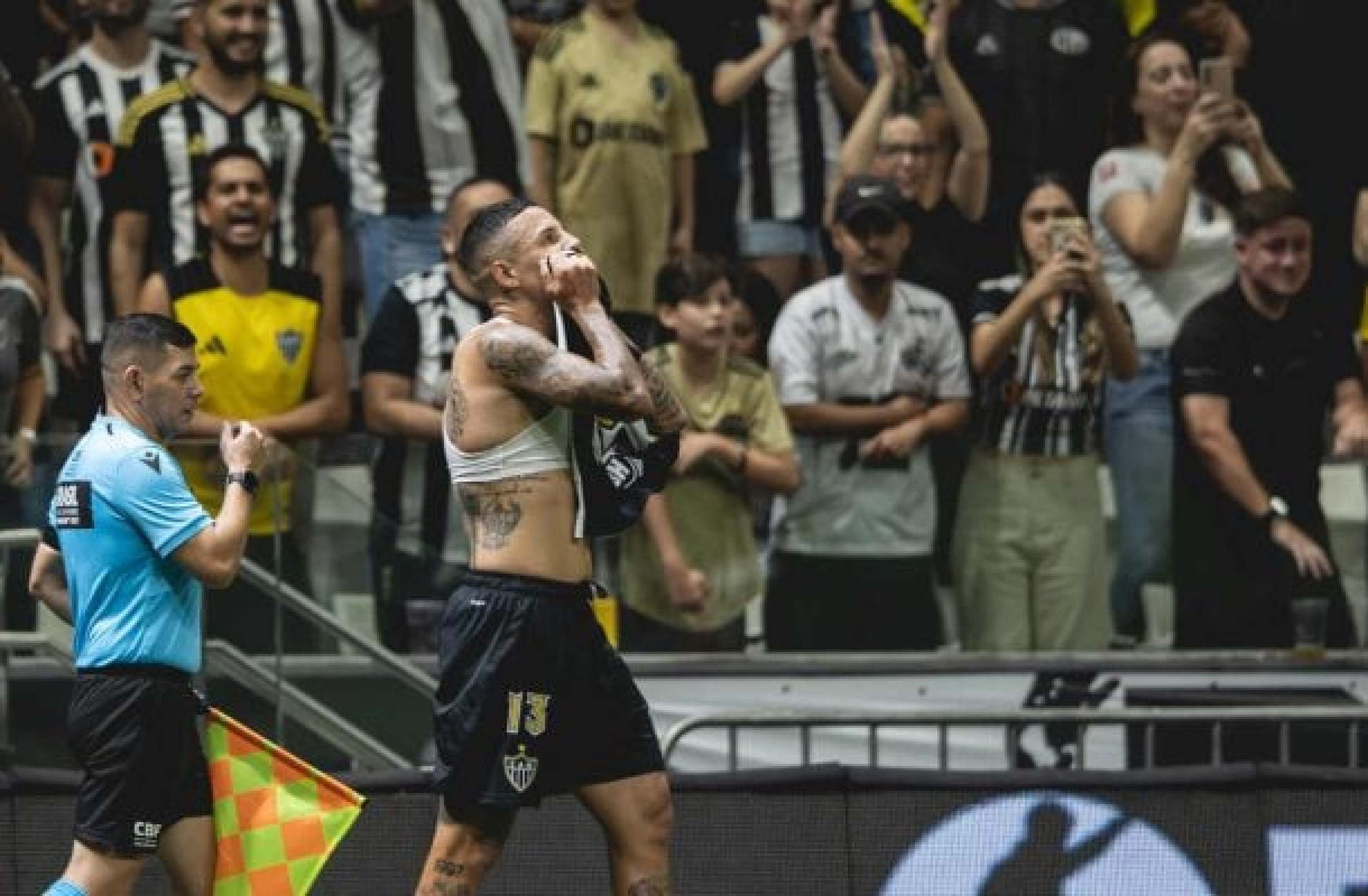 Arana desabafa após marcar e se declara ao Atlético