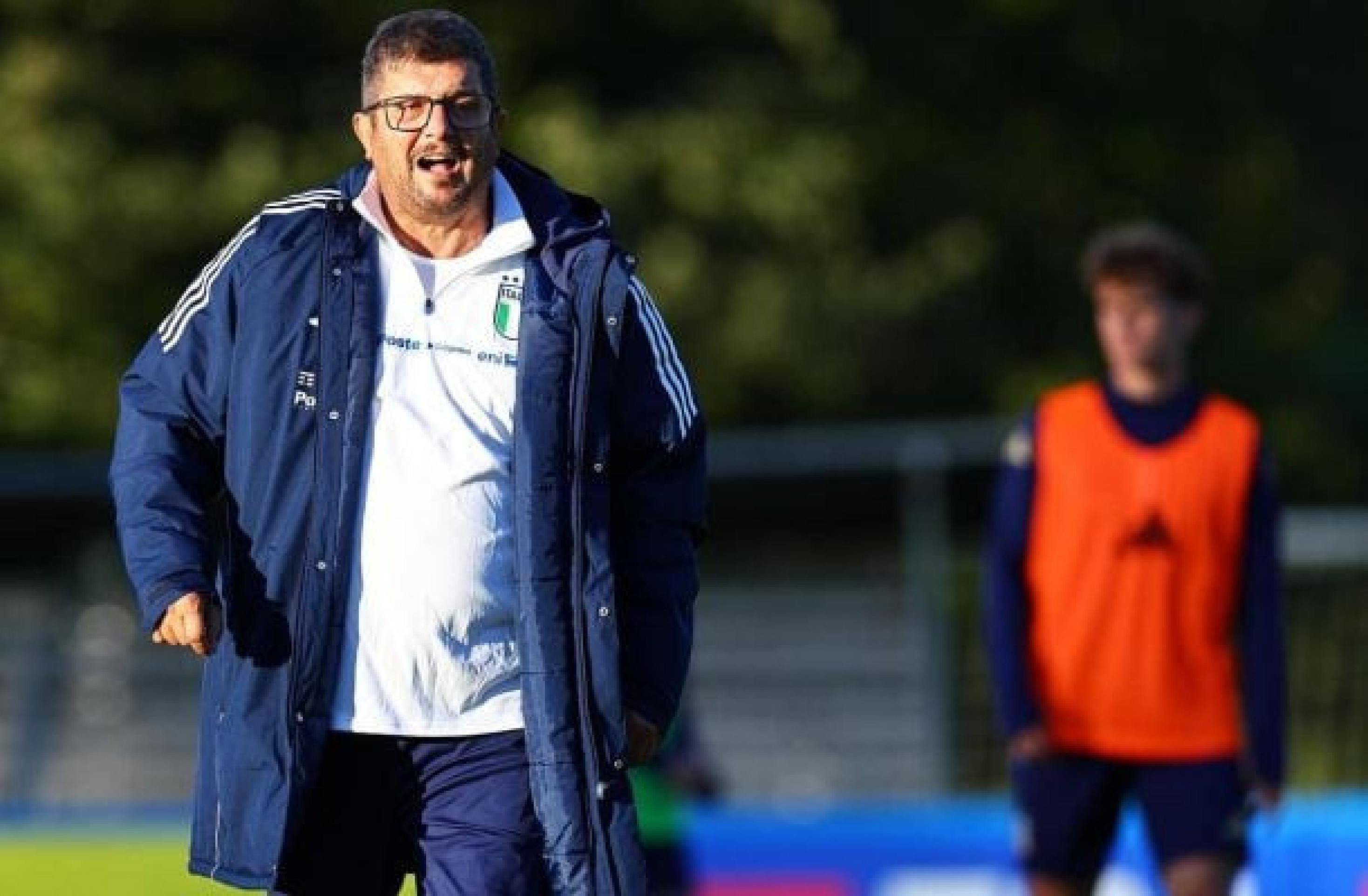 Técnico da Itália Sub-21 faz jogadores treinarem com tapa-olho