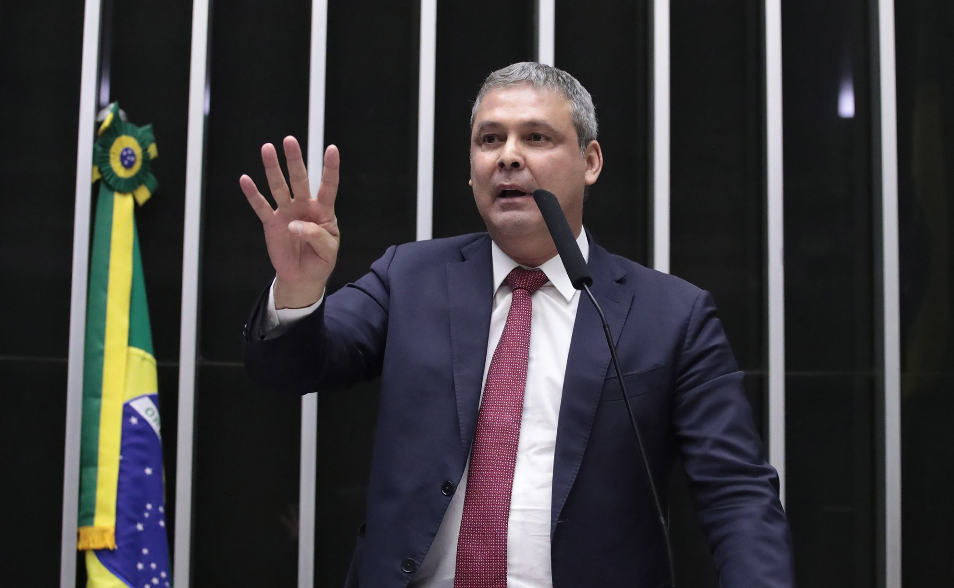 PT ameaça retomar tributação a LCI e LCA e aumento a bets em MP