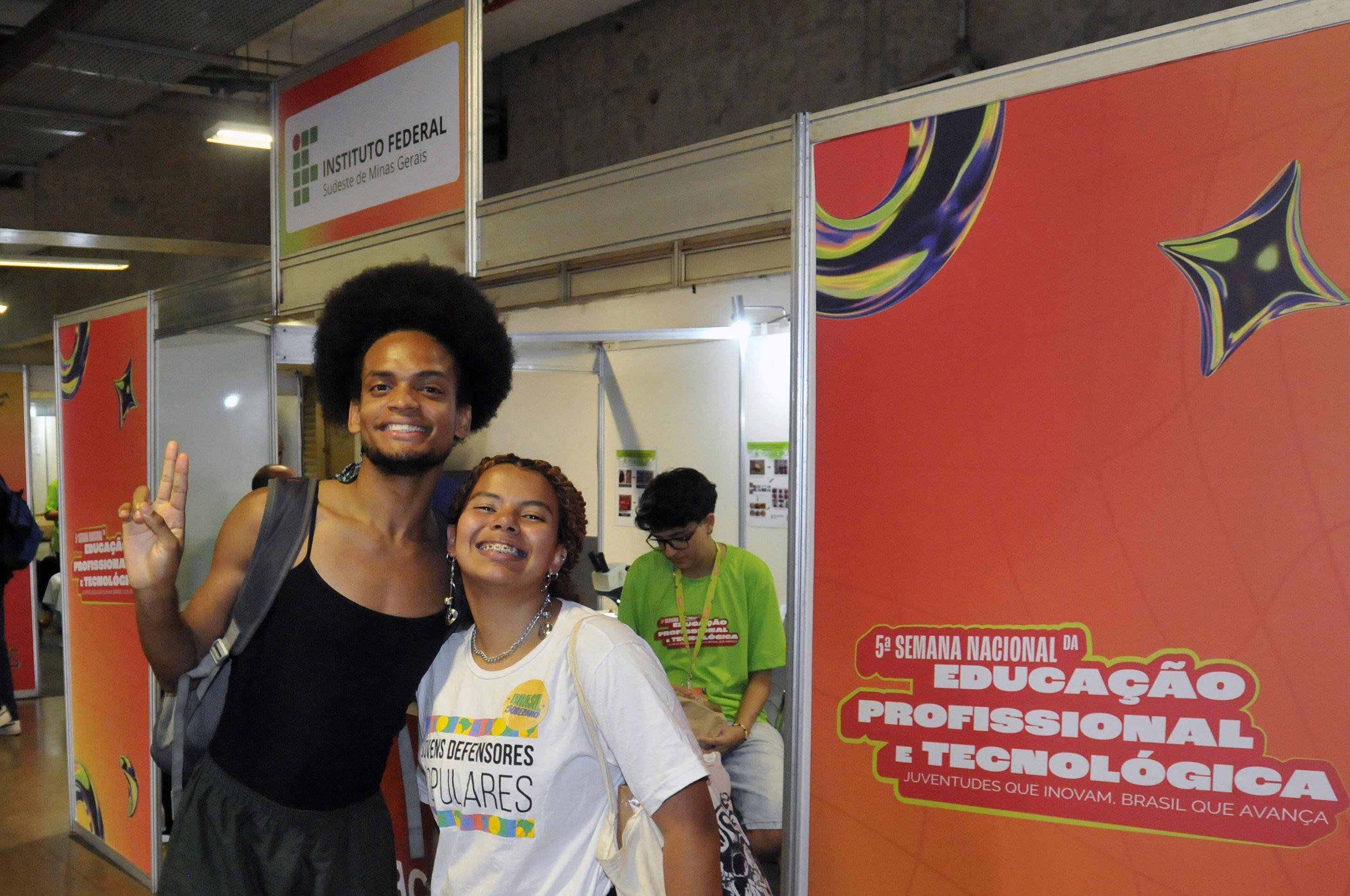 Os estudantes de dança Felipe Cardoso e Letícia Lima e aproveitaram o evento