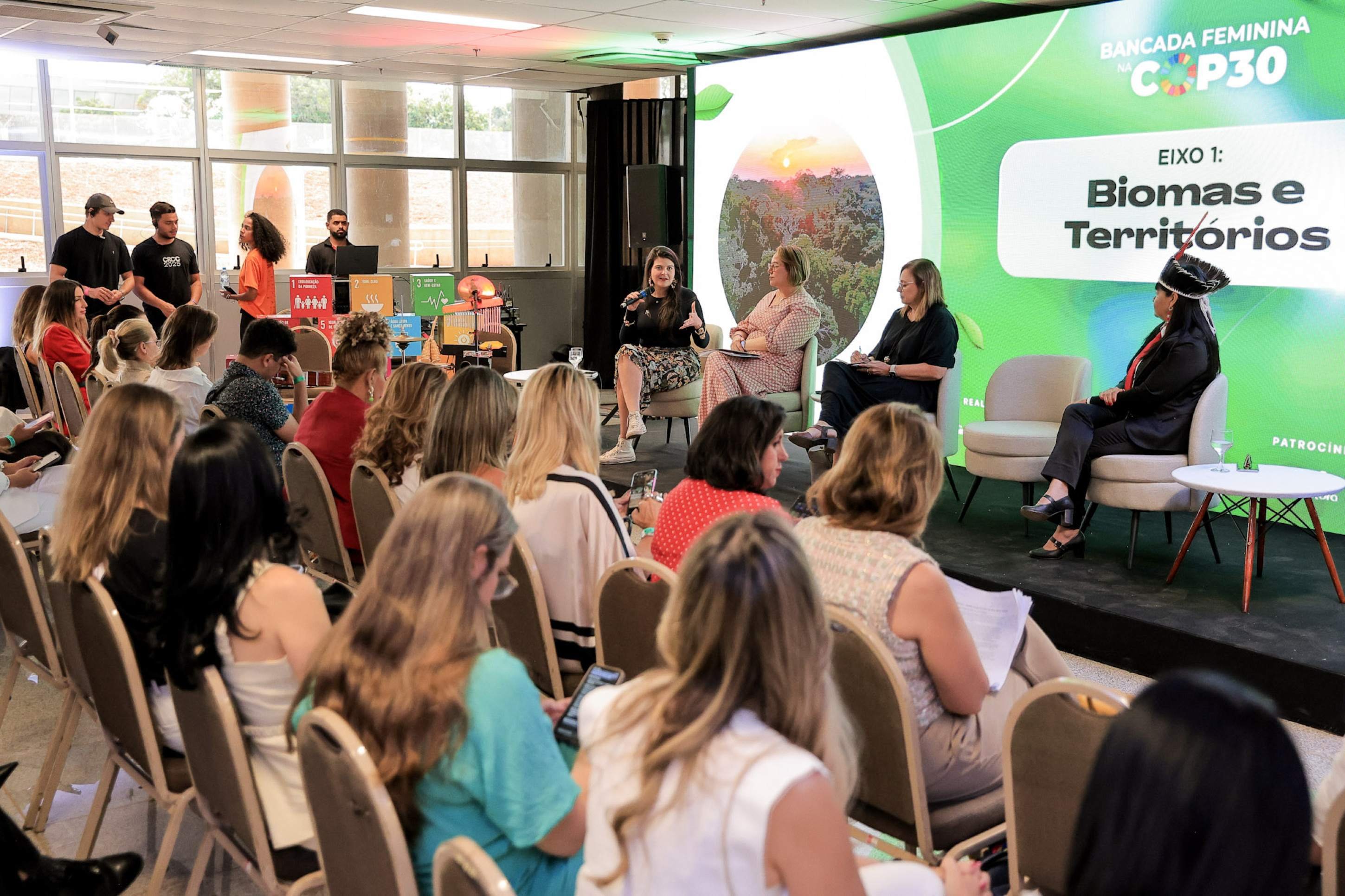 Festival Curicaca recebe, no Estádio Mané Garrincha, a programação da Bancada Feminina na COP 30, com debates sobre inovação política e sustentabilidade.