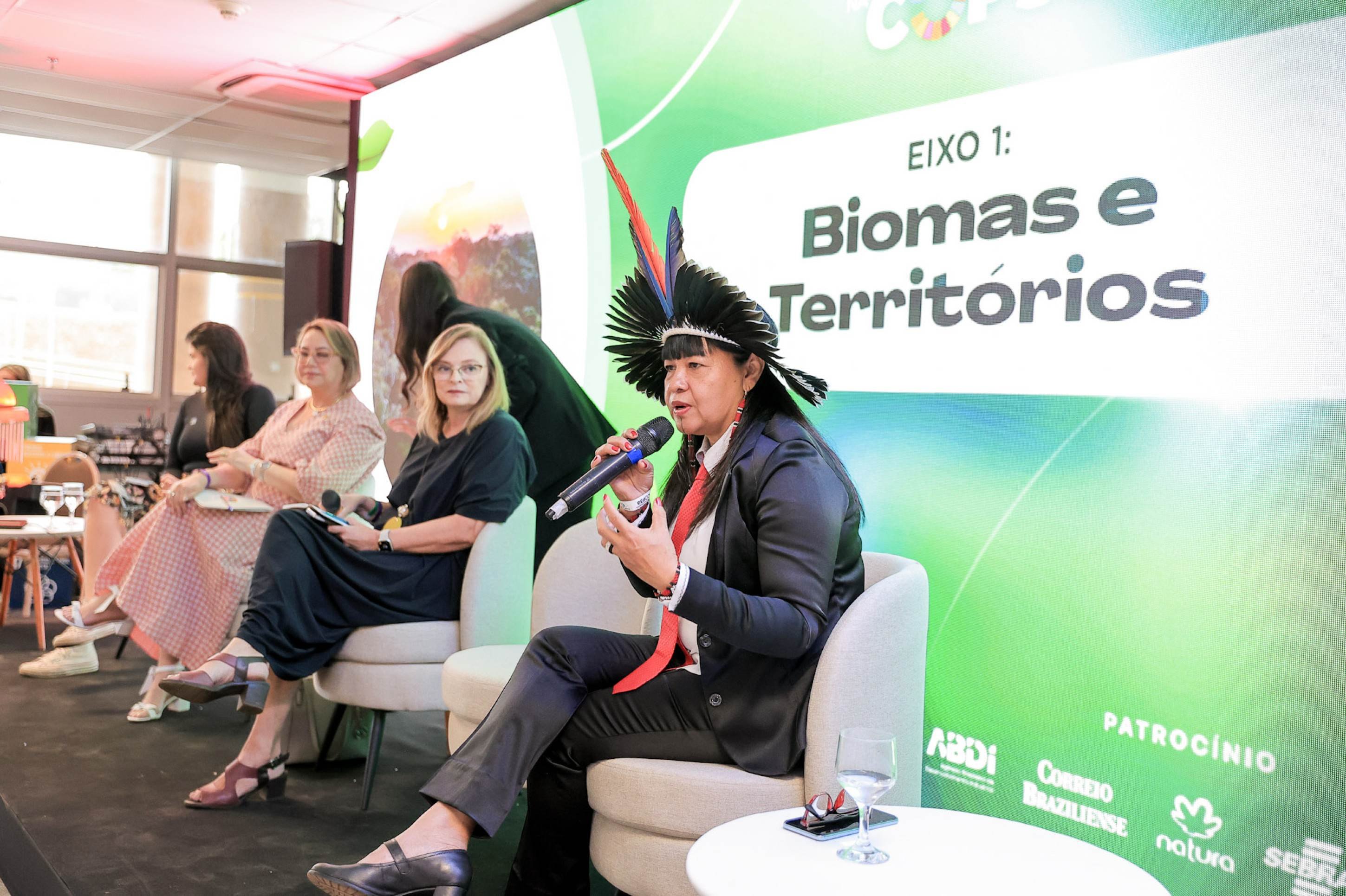 A jornalista Denise Rothenburg, do Correio Braziliense, conduz o painel 