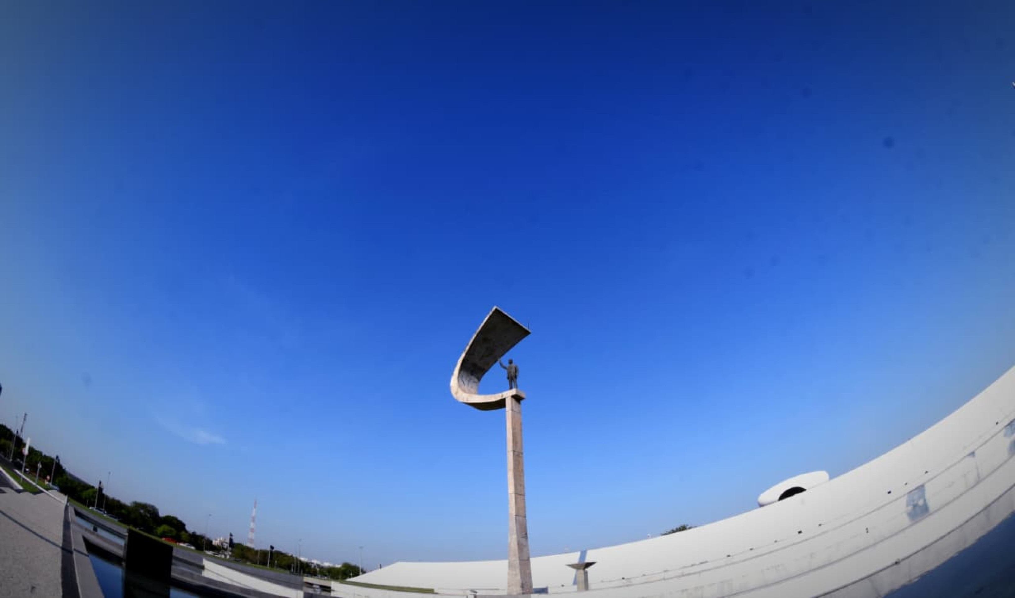 Meteorologistas alertam: umidade baixa, 34ºC e chance de chuva