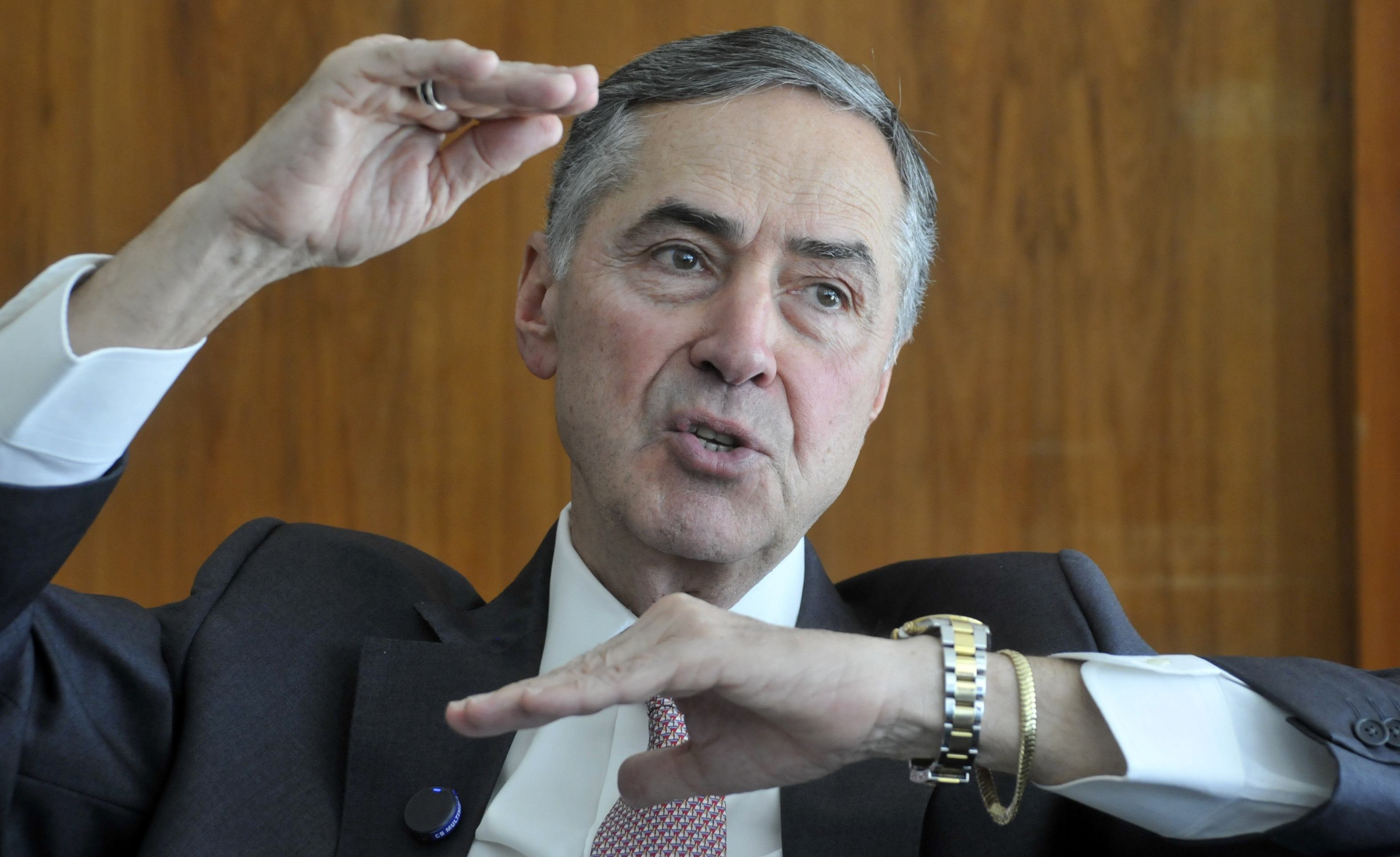 Lula assina aposentadoria antecipada de Barroso; veja cotados para substituição