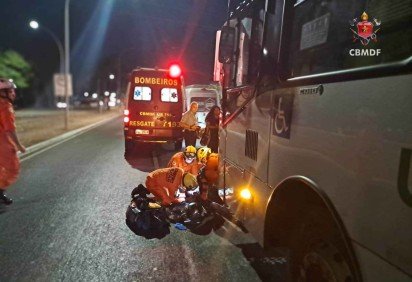 Colisão entre moto e ônibus deixa uma pessoa ferida