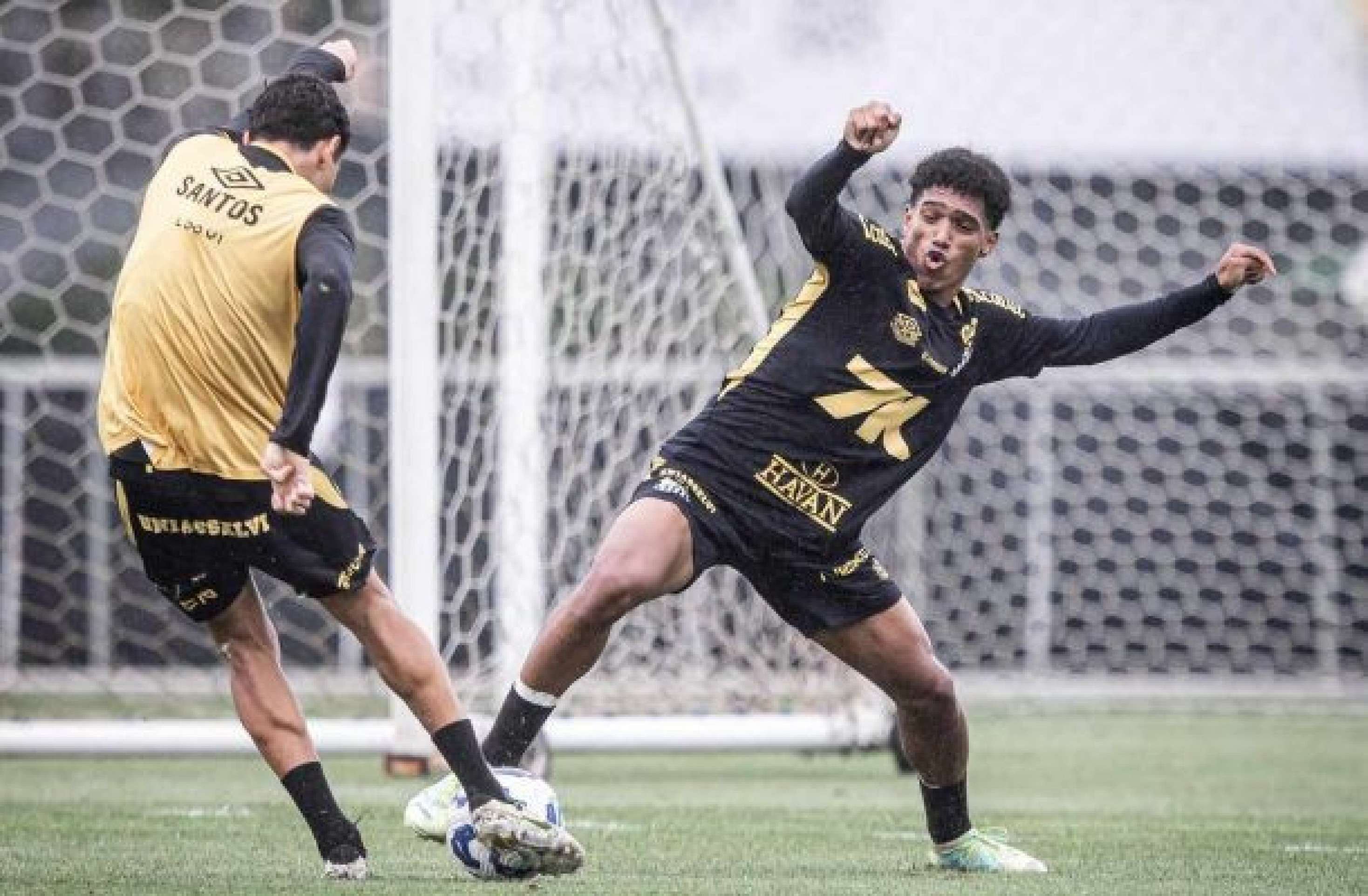 Mayke fica fora de treino do Santos, mas não preocupa para clássico