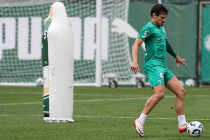 Raphael Veiga em treino do Palmeiras -  (crédito: Foto: Cesar Greco / Palmeiras)