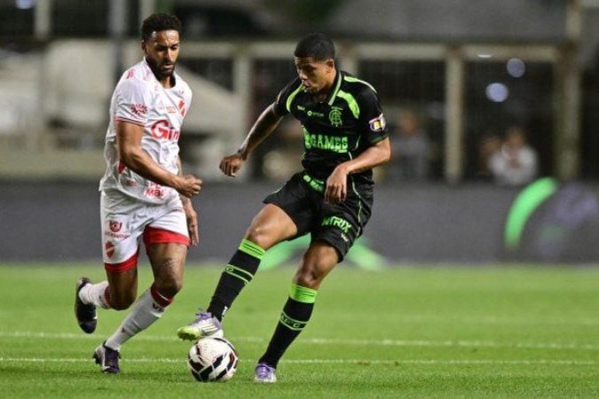 América-MG e Vila Nova mediram forças na noite desta quarta-feira (8), no Independência - (crédito: Foto: Mourão Panda / América-MG) América-MG e Vila Nova mediram forças na noite desta quarta-feira (8), no Independência - (crédito: Foto: Mourão Panda / América-MG)