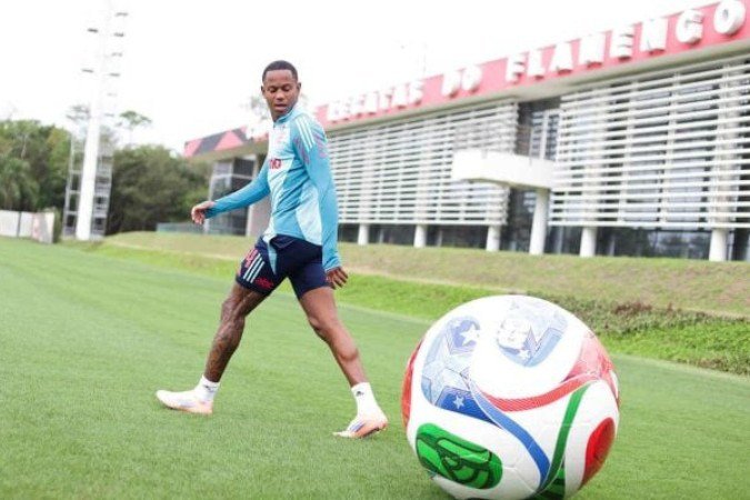 Wallace Yan busca renascer no Flamengo com apoio de coach mental após multa
