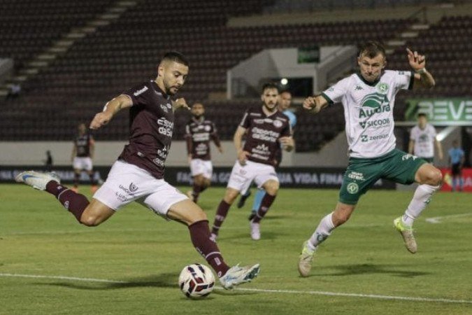 Chape vai firme em busca da volta à Série A -  (crédito: Foto: Luis Miguel Ferreira / Ferroviária SAF)