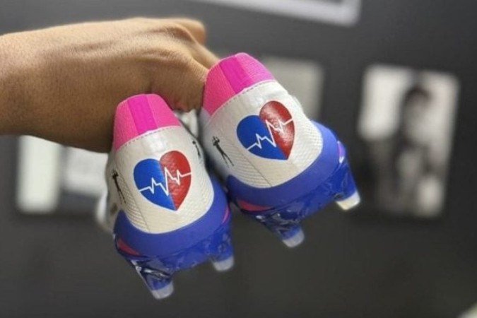 Influencer arrebate chuteira de Gabigol por mais de R$100 mil em leilão - (crédito: Reprodução / Redes sociais) Influencer arrebate chuteira de Gabigol por mais de R$100 mil em leilão - (crédito: Reprodução / Redes sociais)