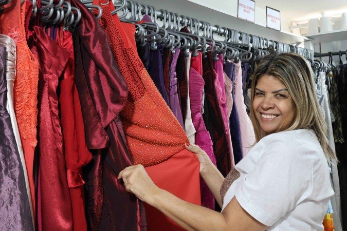 Jane Cartaxo abriu seu brechó em 2018 e recebe todos os tipos de clientes - (crédito: Bruna Gaston CB/DA Press) Jane Cartaxo abriu seu brechó em 2018 e recebe todos os tipos de clientes - (crédito: Bruna Gaston CB/DA Press)