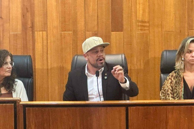 Deputado não conteve as lágrimas durante fala sobre violência policial -  (crédito: Foto: Mila Ferreira/CB/DA Press)