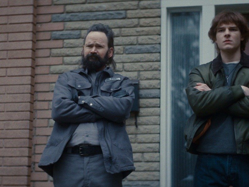 Jeremy Davies e Mason Thames em cena de O telefone preto 2 -  (crédito: Fotos: Universal)