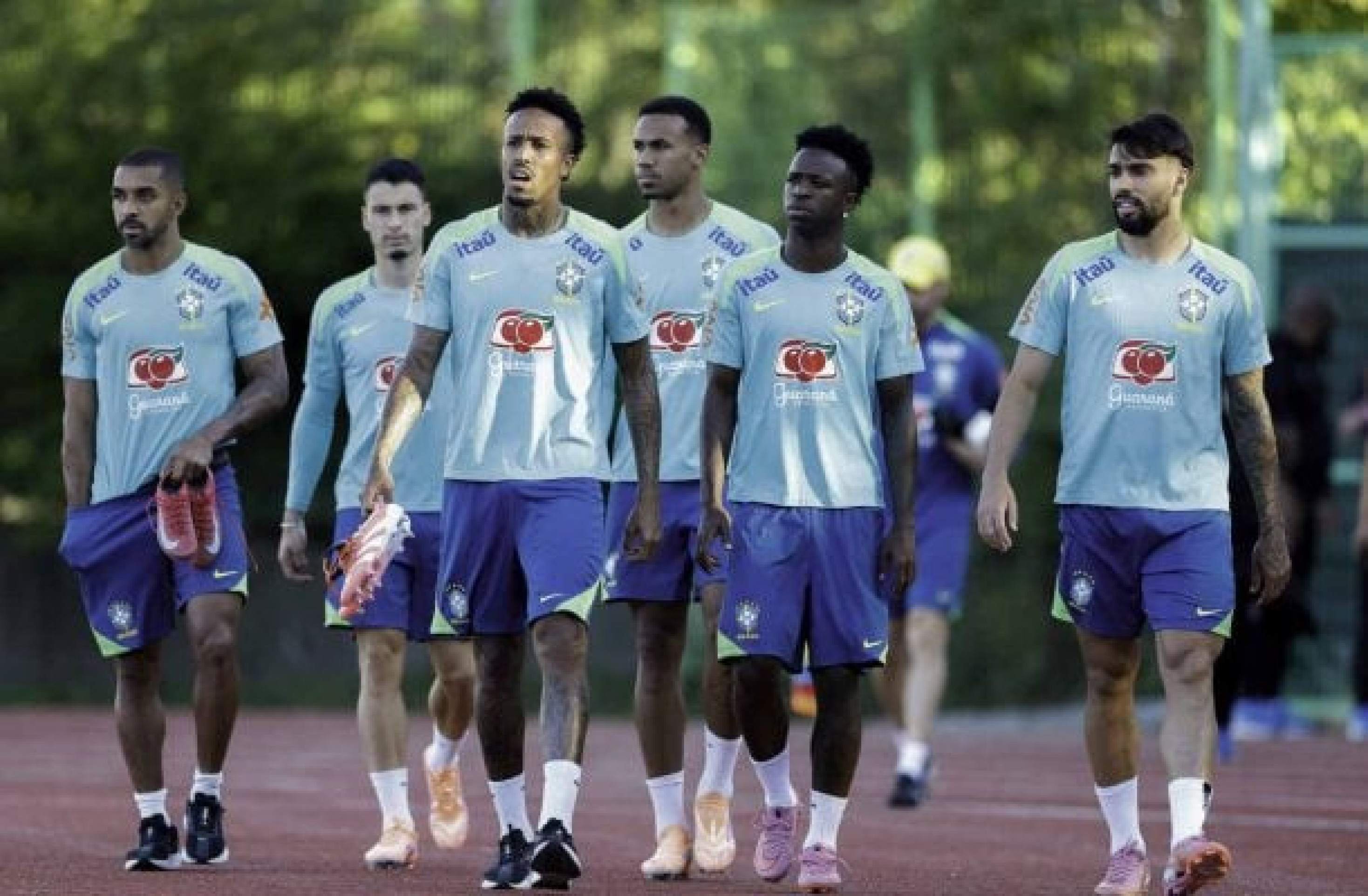 Ancelotti aposta em quarteto ofensivo no primeiro treino com elenco completo da Seleção