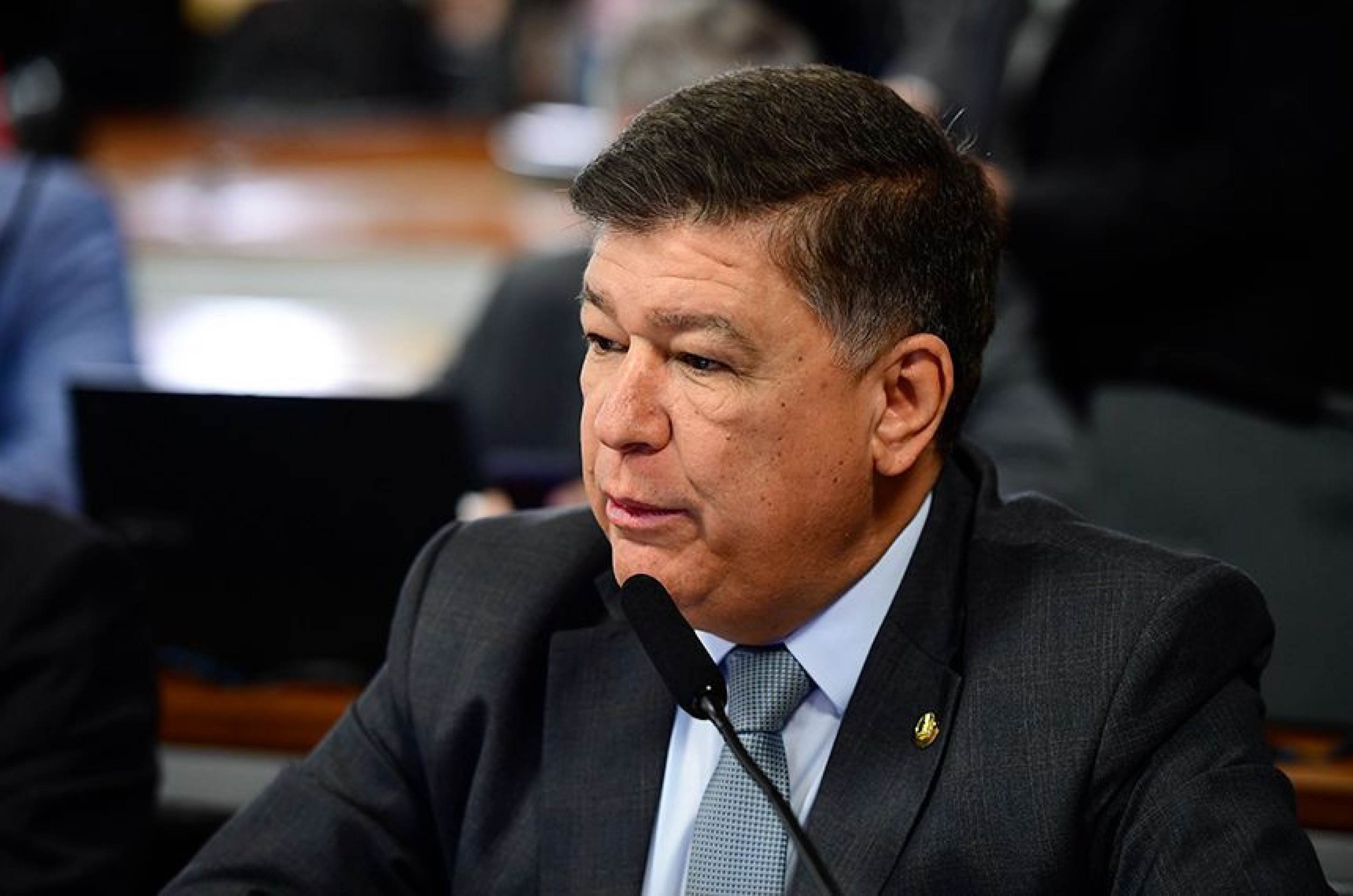 Viana quer suspender por 180 dias cobrança de consignados do INSS