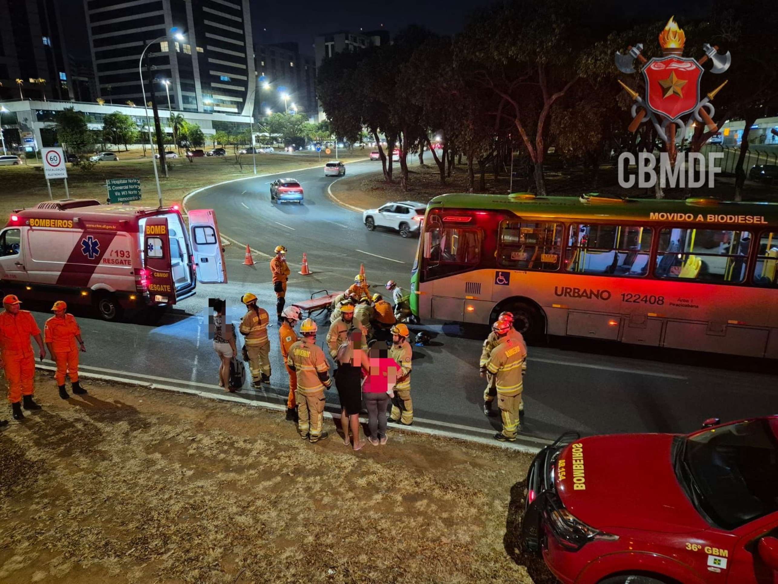 Colisão entre moto e ônibus deixa motociclista ferido na Asa Norte