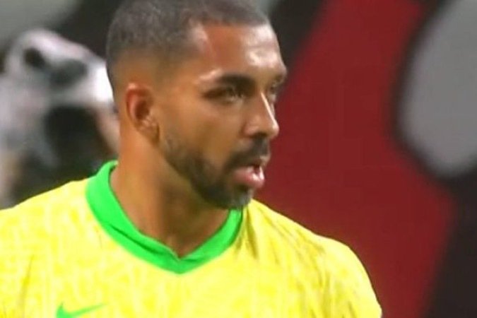 PAULO HENRIQUE – Substituiu Vitinho aos 24 minutos do segundo tempo, também jogando um 