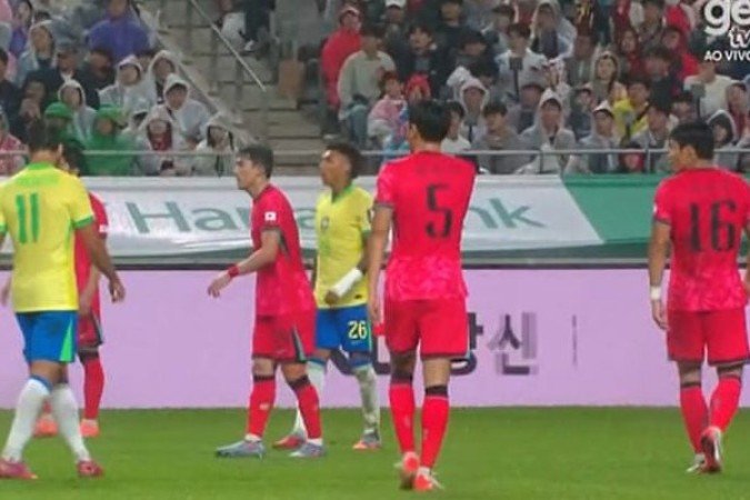 COREIA DO SUL – Reproduziu o futebol fraco que mostrou na reta final das Eliminatórias da Ásia, quando quase comprometeu uma classificação que parecia fácil para a Copa. Muitos erros defensivos e pouca força ofensiva. NOTA: 3,0 Foto: Reprodução/TV