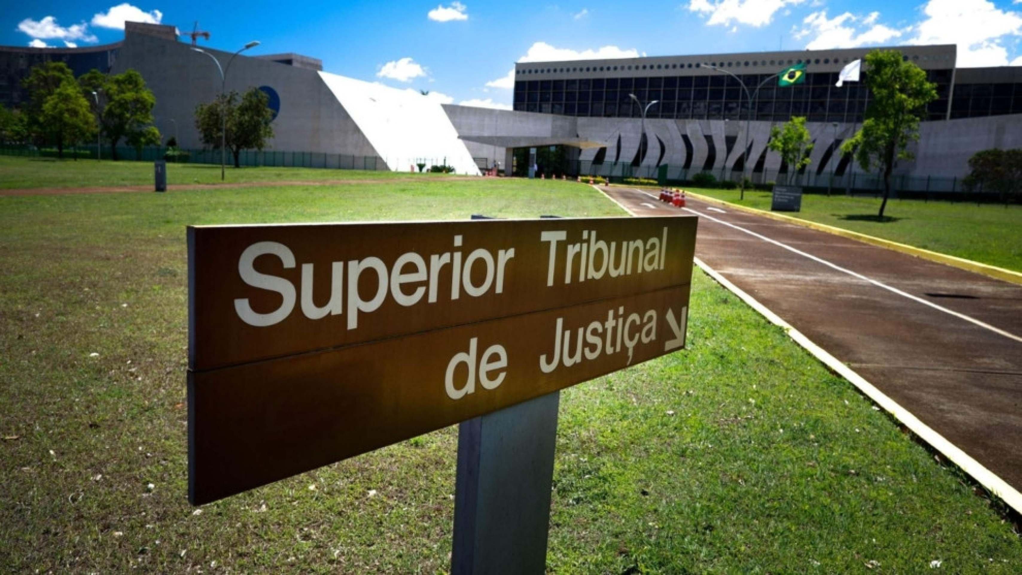 STJ abre sindicância para apurar denúncia contra ministro por importunação sexual 