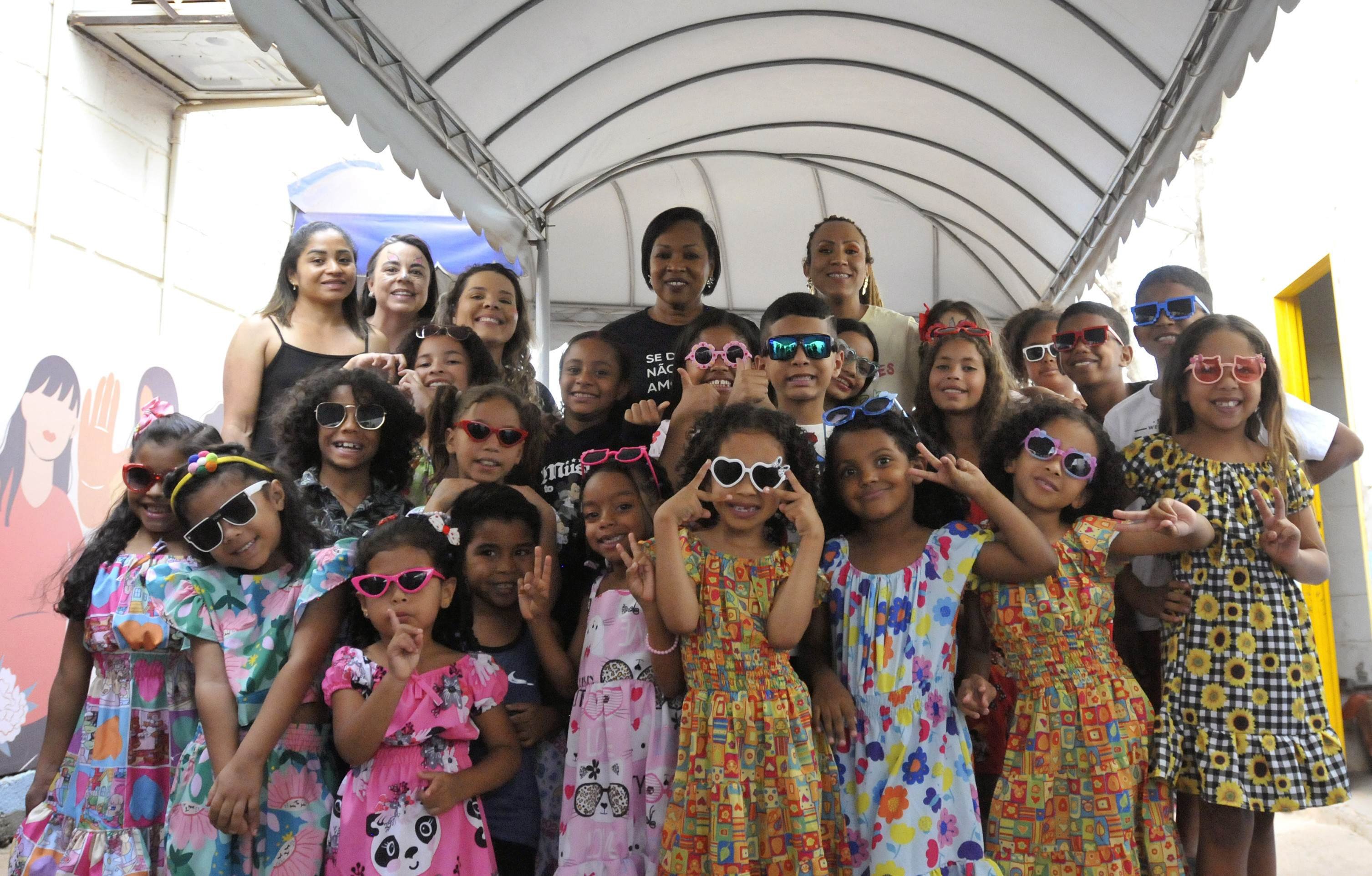  11.10.2025. Guilherme Felix CB/DA Press. Desfile Kids cidade estrutural. Dra Jane e crianças     