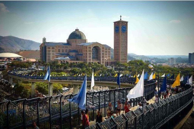 Estimativas somam 450 romeiros que desde o dia 3 chegam ao santuário de Aparecida - (crédito: Ken Chu/Setur SP) Estimativas somam 450 romeiros que desde o dia 3 chegam ao santuário de Aparecida - (crédito: Ken Chu/Setur SP)
