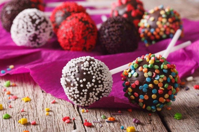 Bolo no palito (Imagem: AS Foodstudio | Shutterstock) -  (crédito: EdiCase)