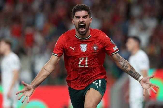 Rúben Neves festeja o gol que deu a vitória aos portugueses diante dos irlandeses -  (crédito: Foto: Carlos Rodrigues / Getty Images)
