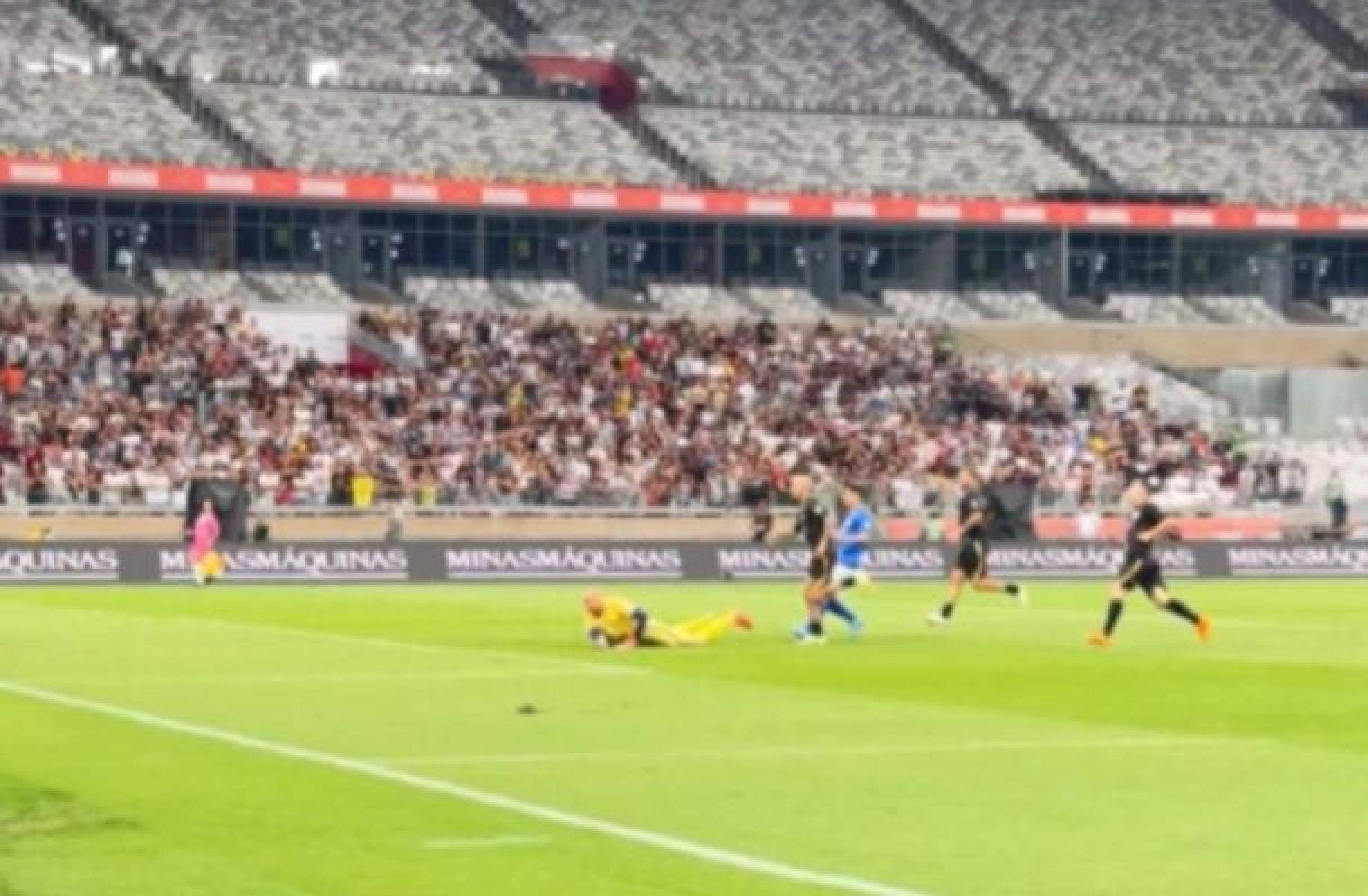 Ronaldinho x Alex: Tardelli dá show em jogaço festivo no Mineirão