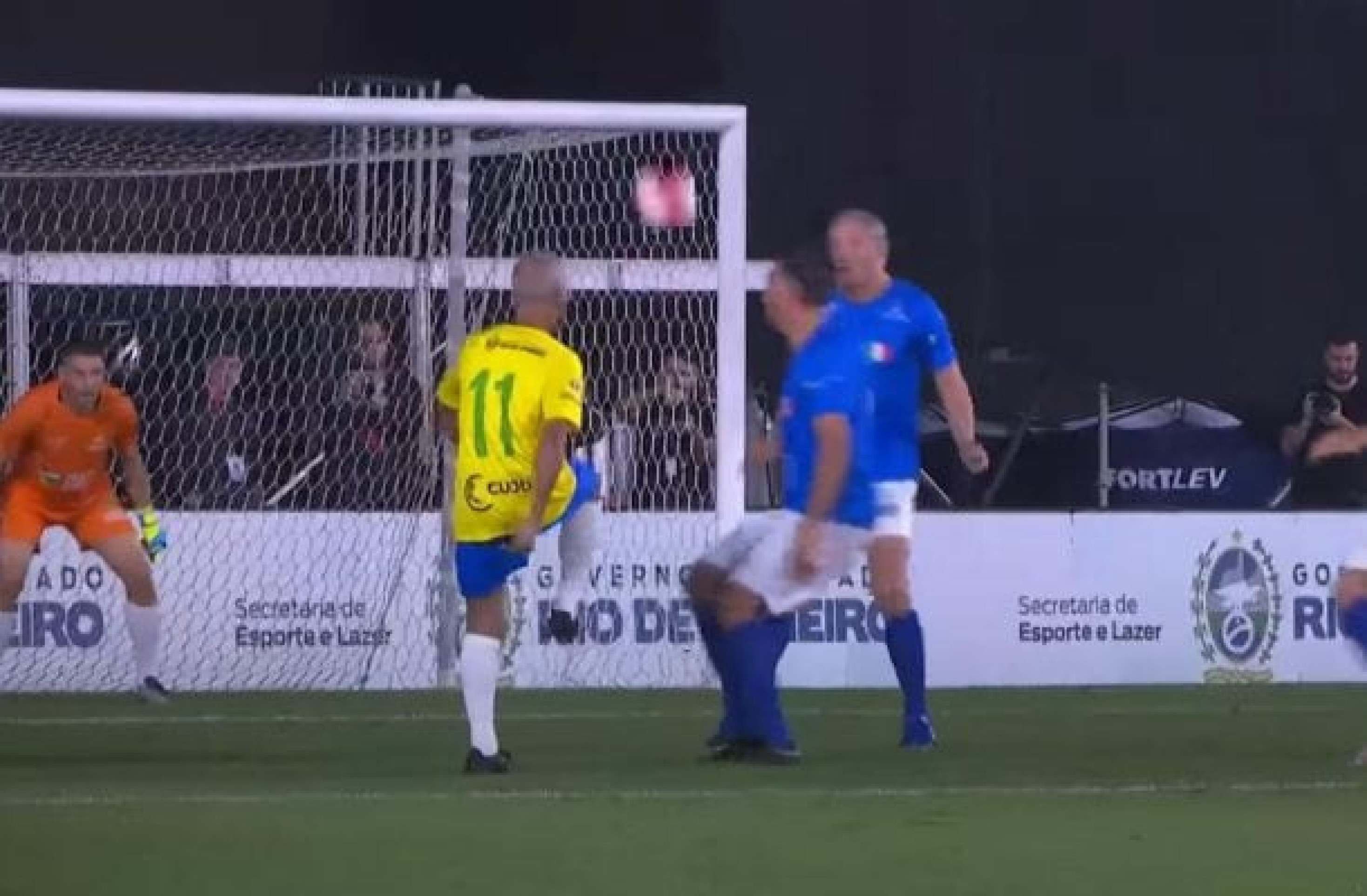 Romário detona arbitragem brasileira e revela projeto no Senado