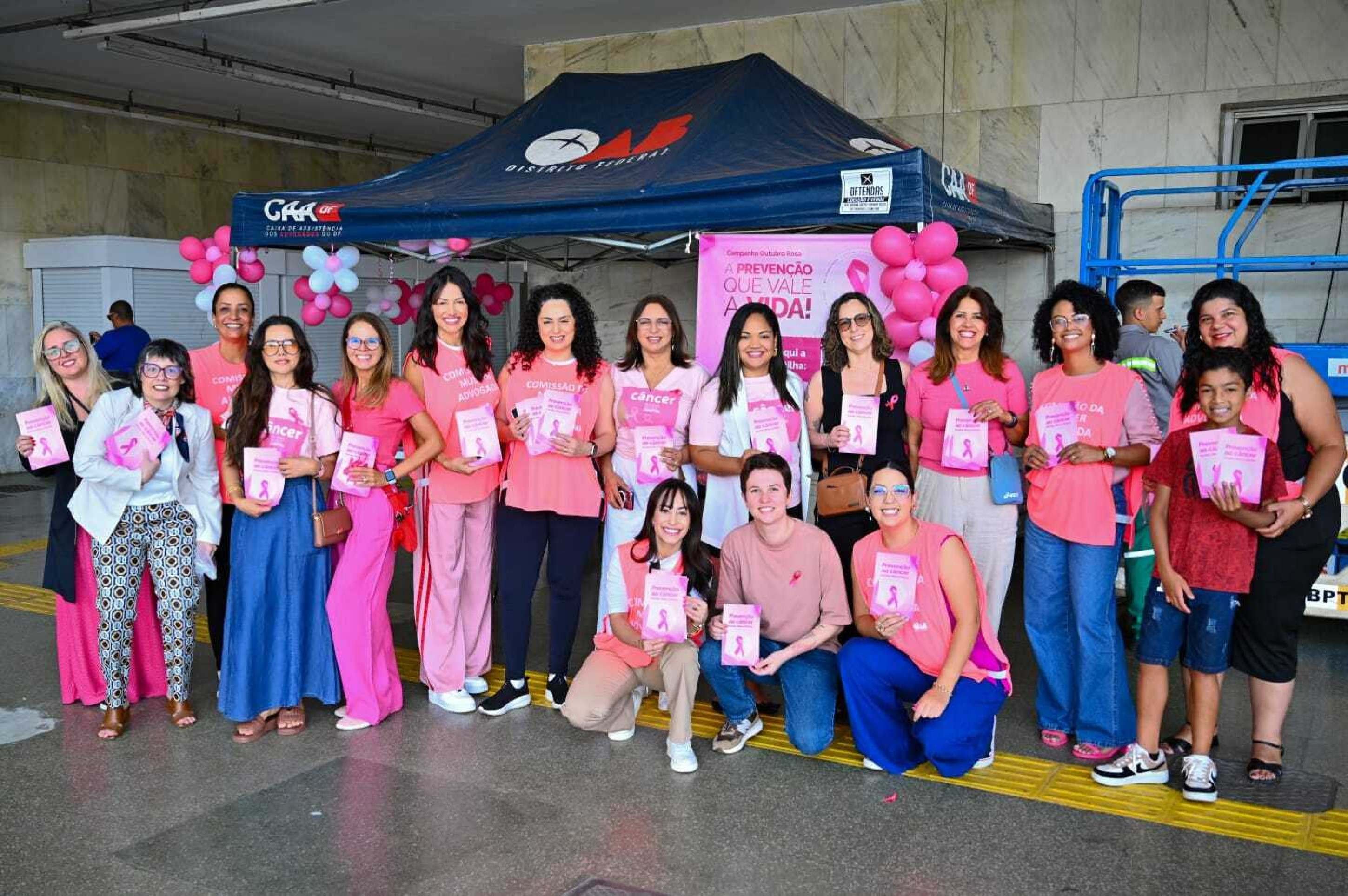 Mutirão da OAB leva conscientização sobre câncer de mama à Rodoviária