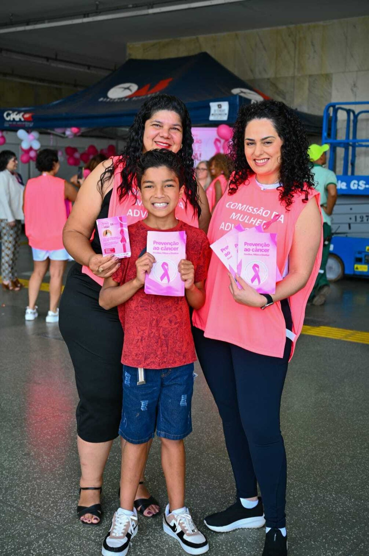 Sueide Catarina, presidente da Subseção da OAB/DF de Brazlândia, o filho, Antônio Felipe e Lenda Tariana, presidente da CAADF