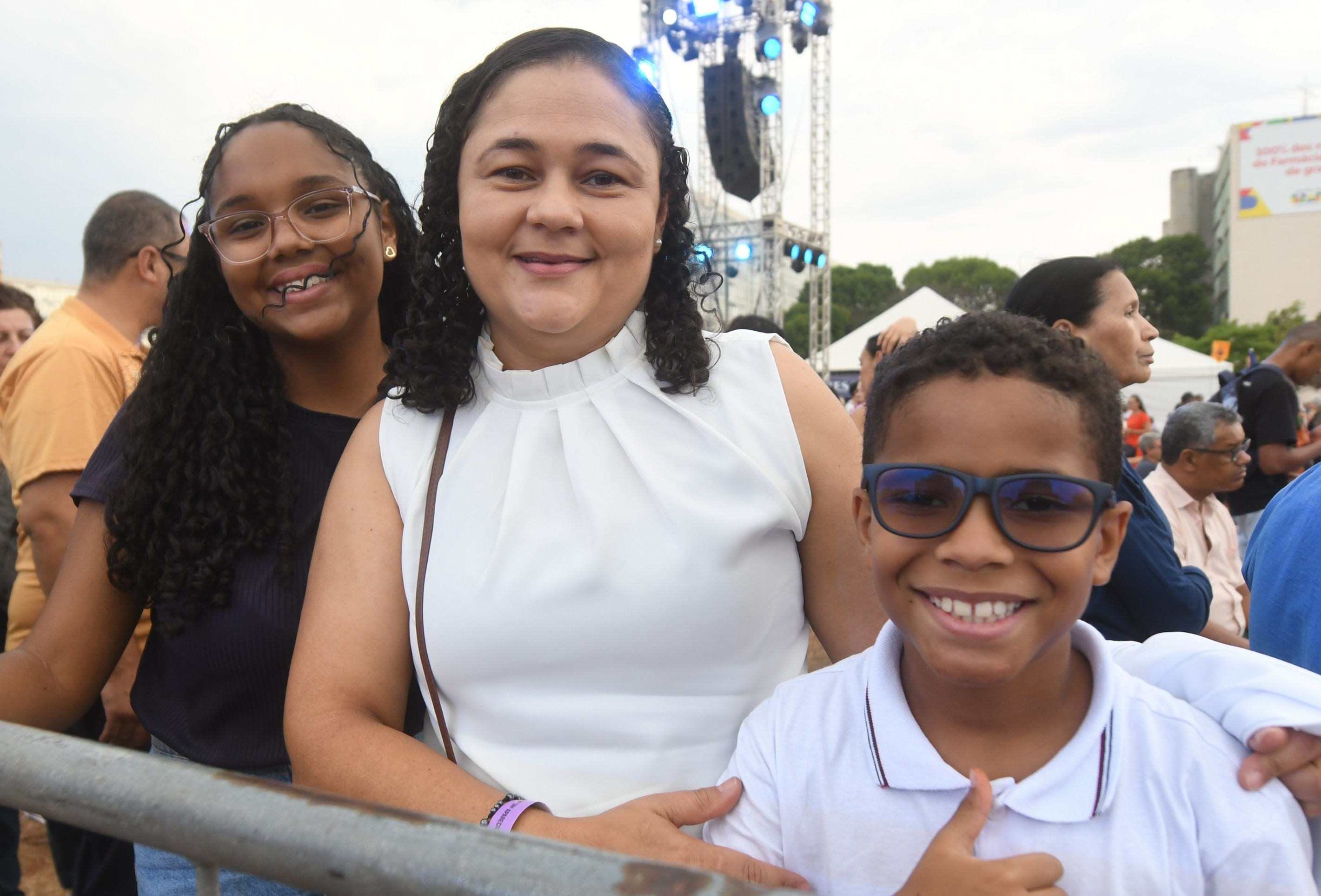 Graciele afirma que trazer os filhos — Saulo e Ângela — é também um gesto de esperança