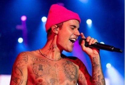 Em 2020, Bieber anunciou outro período de afastamento para priorizar sua saúde mental e vida pessoal. Em 2022, ele se apresentou no Rock in Rio cercado de rumores acerca de um possível cancelamento em cima da hora.  -  (crédito: Instagram @justinbieber)