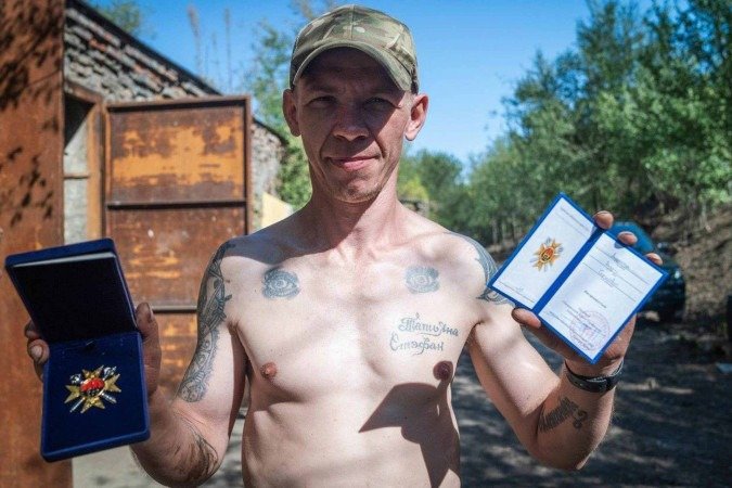 Andrii Askerov cumpre 18 meses de uma pena de prisão de seis anos, mas está prestes a ser libertado para lutar contra os russos - (crédito: Matthew Goddard/BBC) Andrii Askerov cumpre 18 meses de uma pena de prisão de seis anos, mas está prestes a ser libertado para lutar contra os russos - (crédito: Matthew Goddard/BBC)