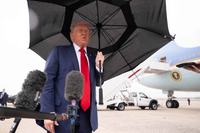 Durante o voo, Trump assegurou que o conflito entre Israel e o grupo palestino Hamas chegou ao fim. 