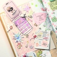 Criar colagens e montar scrapbooks estimulam a criatividade, melhora a concentração e traz sensação de relaxamento -  (crédito: Reprodução/@ar1syneil)
