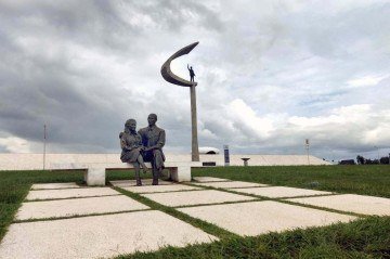 O dia em Brasília amanheceu nublado - (crédito: Ed Alves/CB) O dia em Brasília amanheceu nublado - (crédito: Ed Alves/CB)