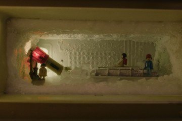 O congelador vira espaço lúdico 
para um dos personagens do filme