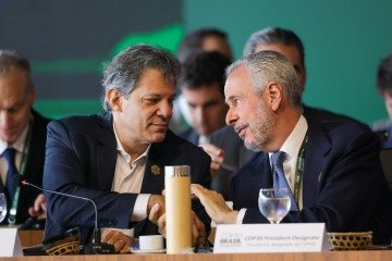 Haddad e o presidente da COP30, embaixador Corrêa do Lago - (crédito: Fabio Rodrigues-Pozzebom/Agência Brasil ) Haddad e o presidente da COP30, embaixador Corrêa do Lago - (crédito: Fabio Rodrigues-Pozzebom/Agência Brasil )