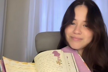 Mirela Barreto transforma sentimentos em páginas coloridas, unindo escrita, fotos e colagens em um diário cheio de personalidade