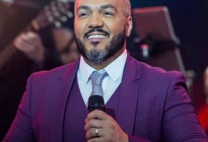 O cantor Belo deixou o Soweto em 2000, quando o grupo estava no auge, para seguir a carreira solo. Anos depois, porém, foi condenado pela justiça ao ser acusado de tráfico de drogas, ficando quatro anos preso. Durante a pandemia, também teve decretada uma prisão preventiva por promover aglomeração em um período onde era proibido.  -  (crédito: Reprodução/Instagram)