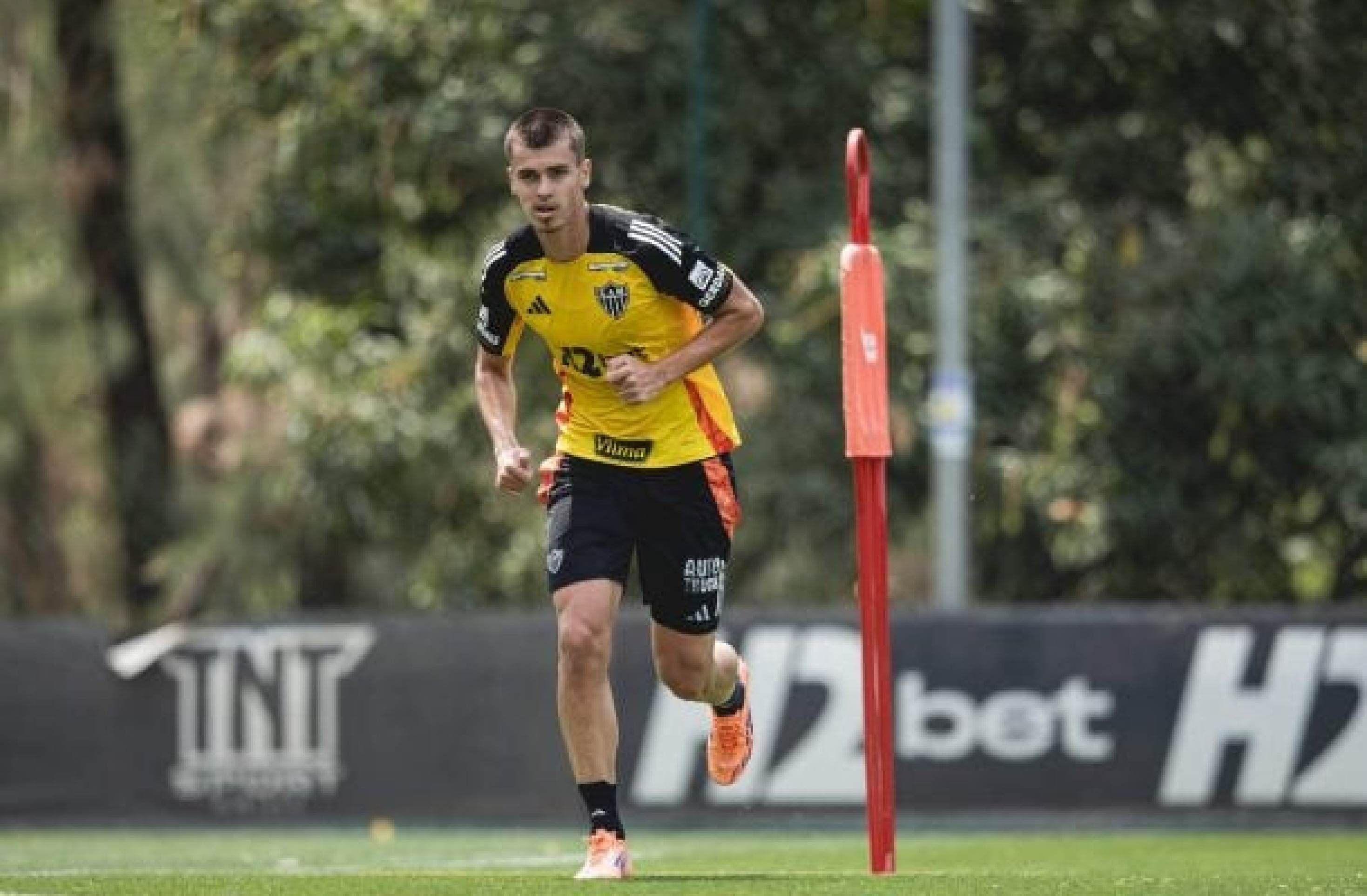 Com desfalque na zaga, jovem de 17 anos pode estrear pelo Atlético