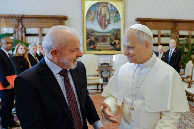 Presidente da República, Luiz Inácio Lula da Silva, durante audiência com Sua Santidade o Papa Leão XIV. Biblioteca do Palácio Apostólico, Vaticano.  