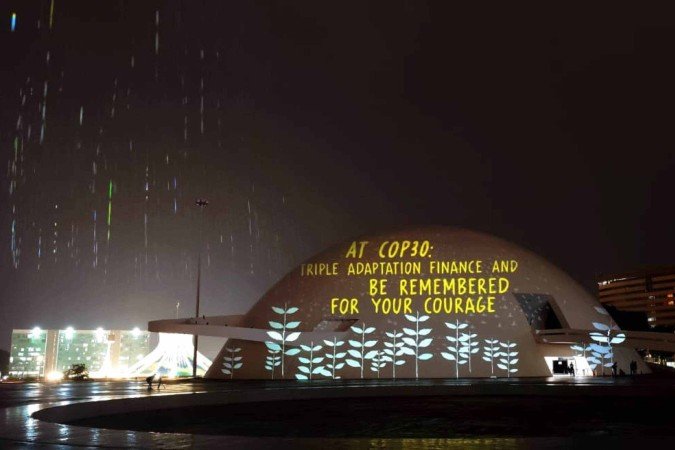 Projeção no Museu da República, e em oito cidades, cobra compromissos a serem assumidos pela COP30 -  (crédito: Ed Alves - CB/DA Press)