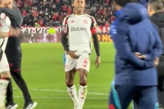 Bruno Henrique recebeu multa por gesto obsceno e está liberado para jogar a Libertadores -  (crédito: Foto: Reprodução)