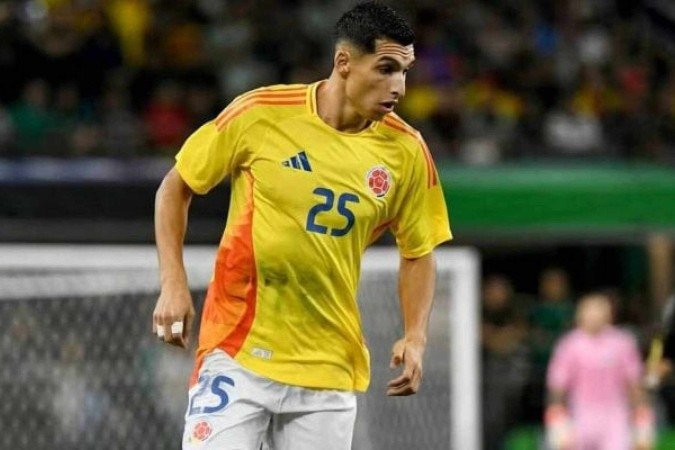 Serna em ação com a camisa da seleção da Colômbia -  (crédito: Foto: Reprodução/ Instagram)